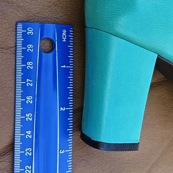 Women's Yves Saint Laurent Turquoise White Leather Sandals Heels Sz 5.5 US - Picture 13 of 14